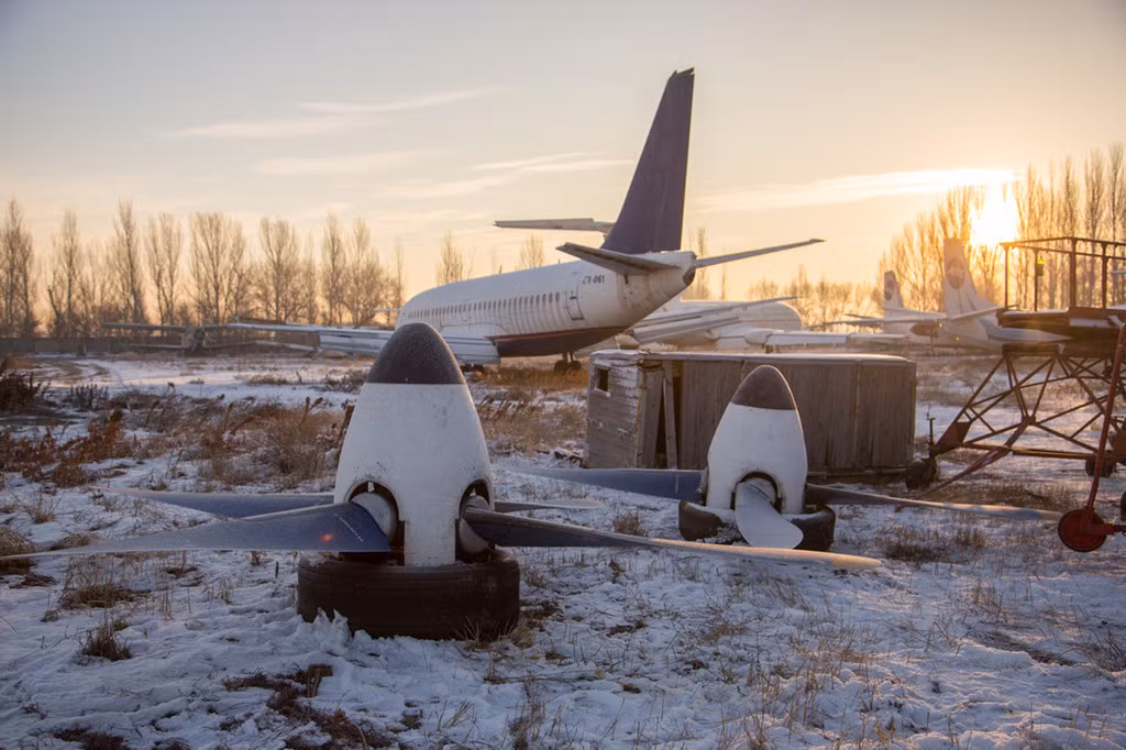 Một số khu vực nghĩa địa máy bay nổi tiếng khác gồm sân bay quốc tế Manas ở Bishkek, Kyrgyzstan... Ảnh: Trevor Lockhart.