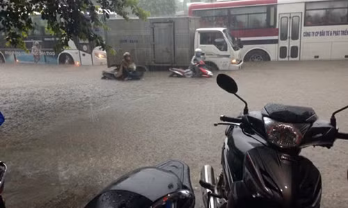 Quan doi dieu xe dac chung ung pho mua ngap o Thai Nguyen