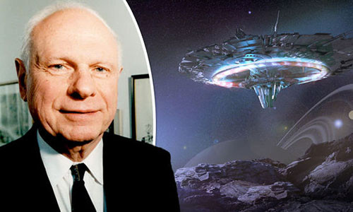 Cựu bộ trưởng quốc phòng Canada Paul Hellyer.