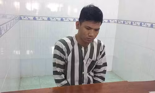 Nguyễn Dương Khánh tại trụ sở công an. Ảnh: C.T