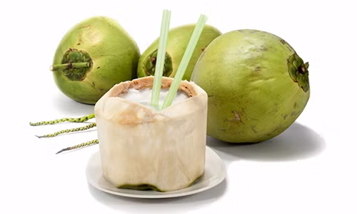 Du dat hay re ban cung nen mua nuoc dua ve cho ca nha uong