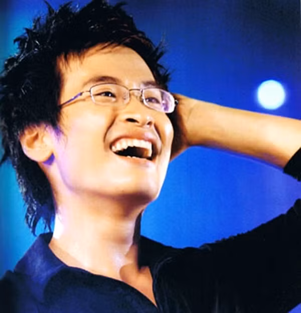 Tuy vậy đây được xem là một hình ảnh gắn liền với tên tuổi của nam ca sĩ trong mắt của khán giả 8x và 9x "đời đầu".