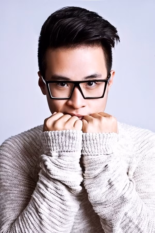 Cho đến nay, anh đã có một hình thể vạm vỡ hơn, một gương mặt đầy đặn hơn.