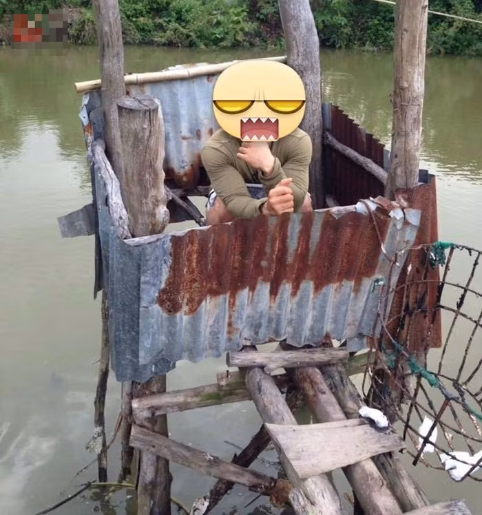 Am anh nha ve sinh lo thien ngay ben duong: Nuoi ca, ngam sao