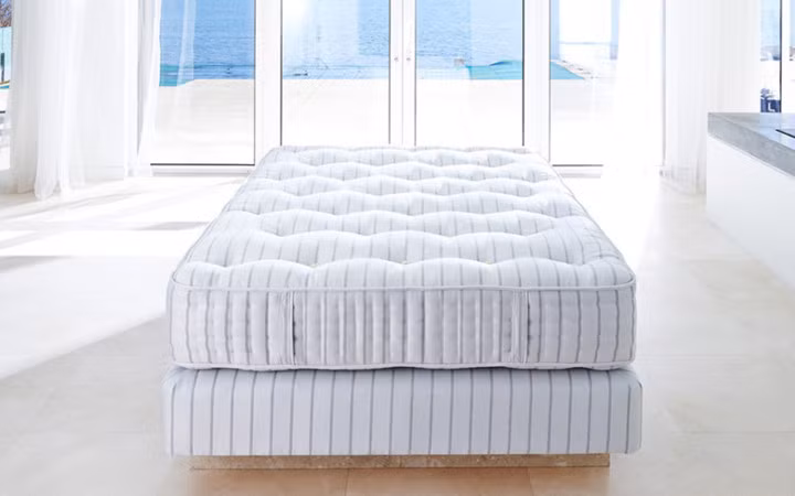 Chiếc giường xa xỉ này có giá lên tới 50.000 USD.