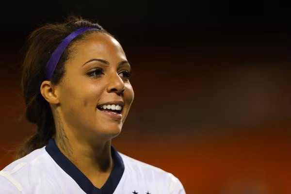 Sydney Leroux chơi ở vị trí tiền đạo.