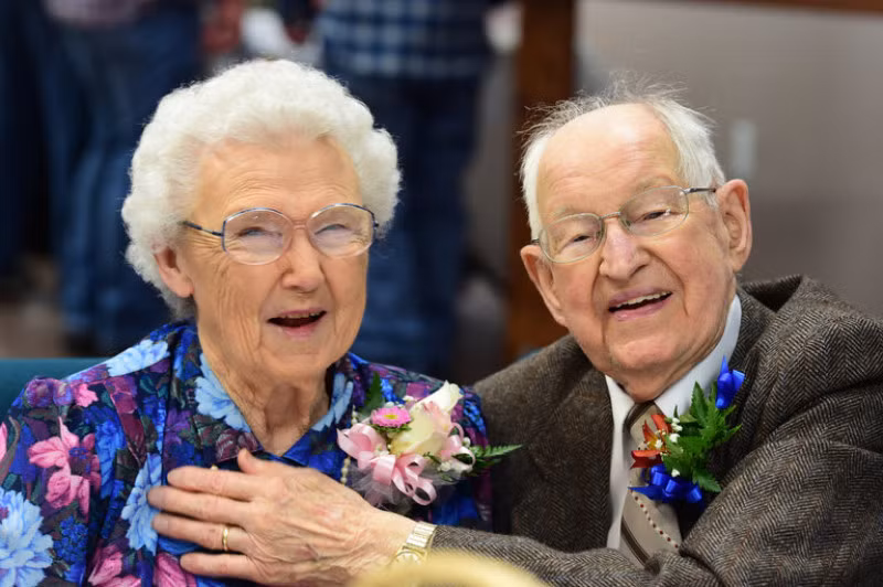 Doi vo chong nhan hau trung ten 2 sieu bao tan pha nuoc My