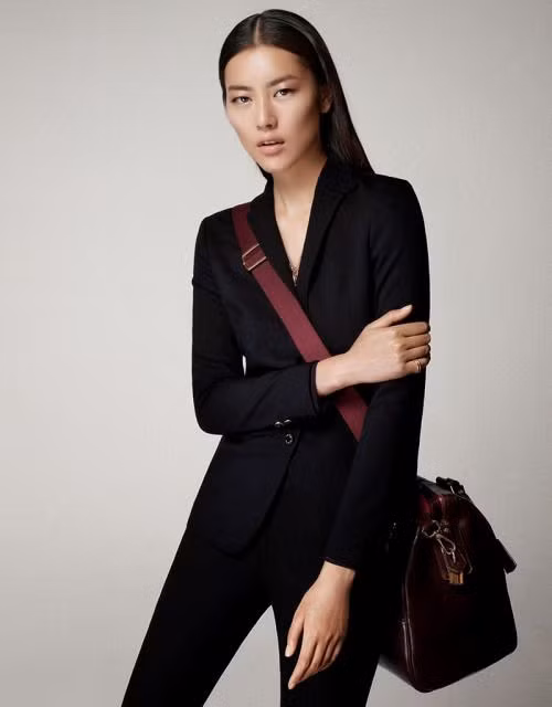 Liu Wen là người mẫu châu Á duy nhất xuất hiện trong bảng danh sách năm nay. Cô là người mẫu Trung Quốc đầu tiên trở thành gương mặt trang bìa của Vogue Mỹ trong năm 2017. Cô kiếm được 6,5 triệu USD khi xuất hiện trong nhiều chiến dịch quảng cáo và xuất hiện trên sàn diễn của những nhà mốt danh giá như Michael Kors, Anna Sui, Chanel và Puma.