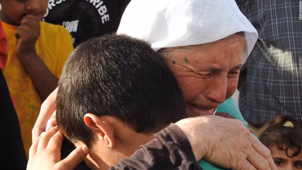 Cuoc song dia nguc cua no le tre em duoi ban tay IS