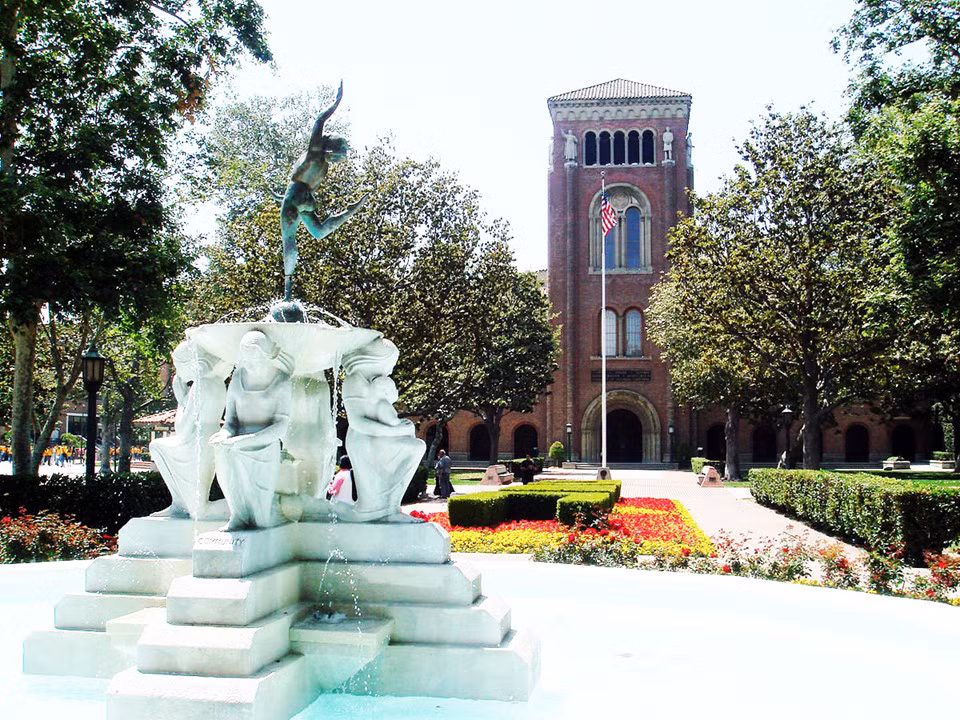 Với 11 tỷ phú còn sống từng học tập tại trường, ĐH Southern California xếp thứ 4 trong danh sách của Business Insider. Nhà đầu tư nổi tiếng, tỷ phú Mark Stevens từng tốt nghiệp trường này với hai bằng cử nhân ngành Kỹ thuật điện và Kinh tế học.