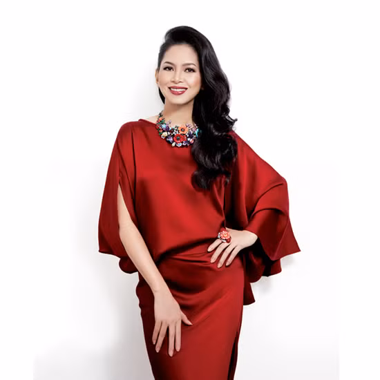 Bóng hồng màn ảnh năm xưa và doanh nhân Lê Hồng Thuỷ Tiên nức tiếng hiện tại.