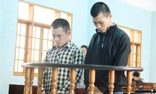 Bi danh chet vi che thit mo khi an com