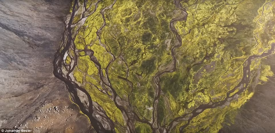 Ông gọi Iceland là một quốc gia đặc biệt, bởi bạn có thể nhìn thấy những cảnh quan tuyệt đẹp ngay cả trong phạm vi gần. Những điểm đến yêu thích khác của Besler là Thụy Sĩ và quần đảo Faroe.