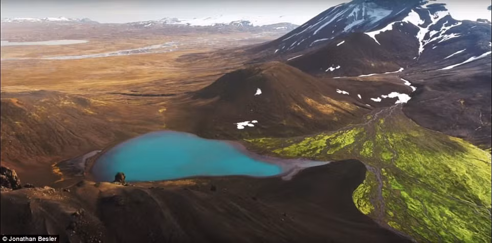 Flycam có thể chụp lại một vài khu vực ít được biết tới, bao gồm các hồ băng ẩn và đỉnh núi tuyết.