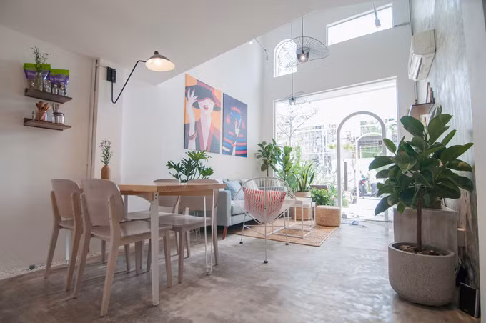 Trần đóng thạch cao ngăn nóng. (Ảnh: Nguyễn Thanh Nhân)