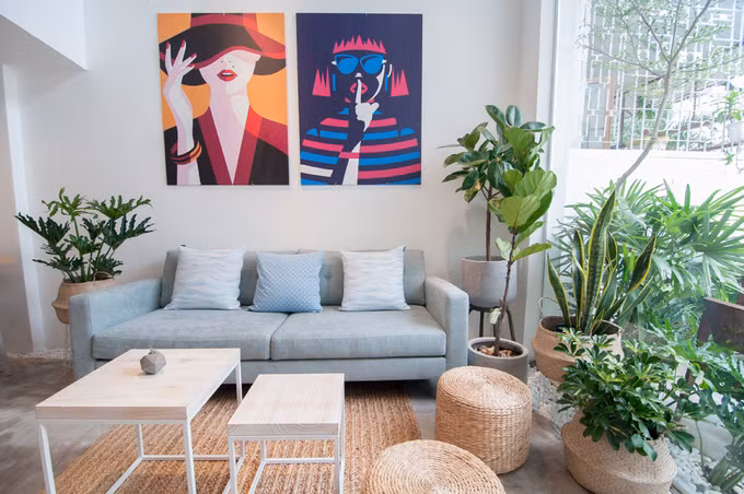 Góc tiếp khách xinh xắn với tone màu tươi sáng. (Ảnh: Nguyễn Thanh Nhân)