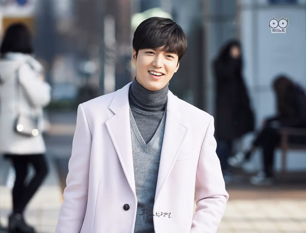 Lee Min Ho chia sẻ với tờ Ilkan Sports: "Sau khi Personal Taste kết thúc, tôi có một khoảng thời gian rảnh rỗi. Vào một ngày, khi đi ăn trưa, tôi gặp một cô gái không làm việc trong ngành công nghiệp giải trí, và vì một lý do nào đó, tôi thực sự rung động. Vì vậy, tôi bắt đầu hẹn hò với cô ấy mà không nói với công ty của tôi. Nhưng sau 6 tháng hẹn hò, chúng tôi chia tay do sự khác biệt trong tính cách". Tuy nhiên, ngay sau khi tin tức này được đăng tải, công ty của Lee Min Ho lên tiếng đính chính. Quản lý nam diễn viên cho biết anh và cô gái kể trên thực sự gặp nhau nhiều lần nhưng chưa thể gọi là người yêu của nhau.