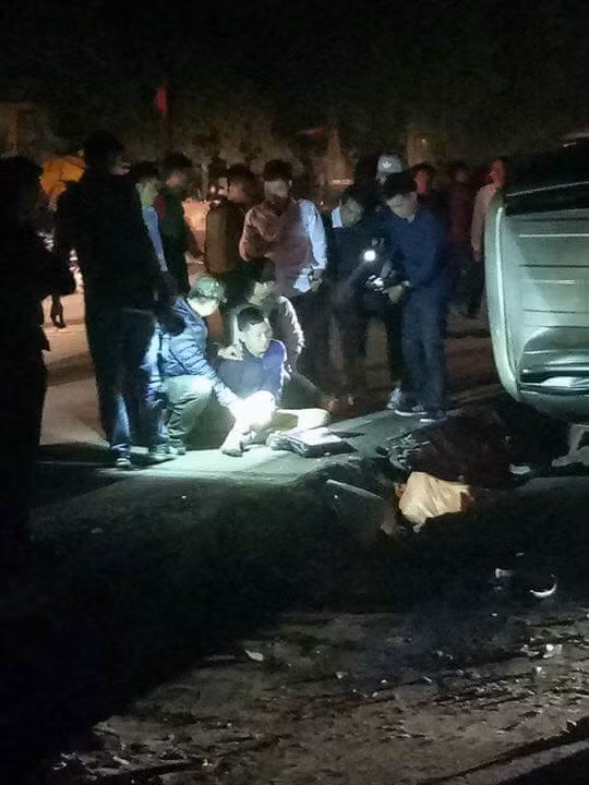 Cong an no sung truy bat doi tuong van chuyen 100 banh heroin-Hinh-2