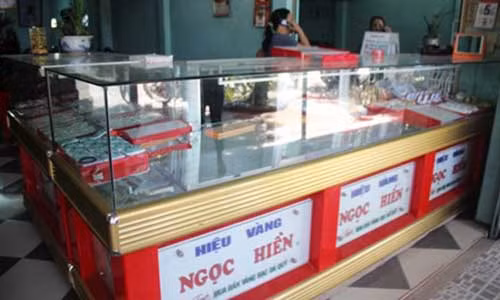 Trom dot nhap hot 4 khay vang chu tiem khong he hay biet