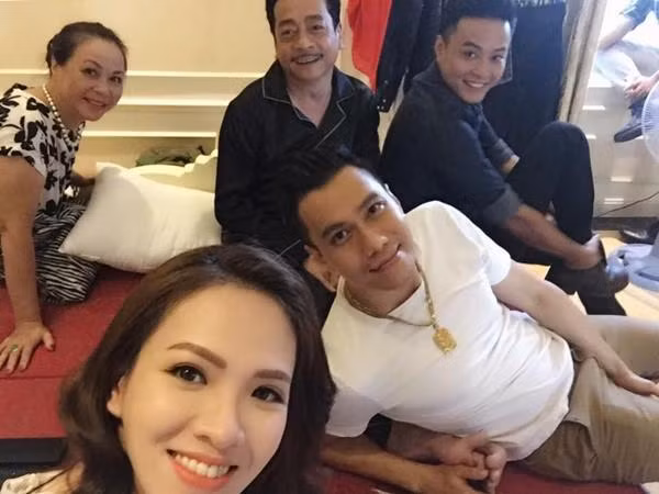 Khoảnh khắc sum vầy hạnh phúc của đại gia đình ông trùm Phan Quân.