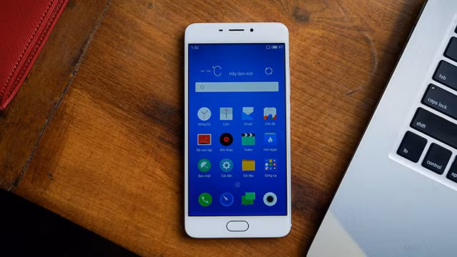 Meizu M5 Note (4,7 triệu đồng): M5 Note dùng chip MediaTek Helio P10. Giao diện của máy khá đơn giản và đẹp mắt. Con chip 4.000 mAh biến nó thành một trong những lựa chọn sáng giá cho những người yêu thích những chiếc smartphone pin khỏe, cấu hình ổn trong khi số tiền bỏ ra không quá lớn.