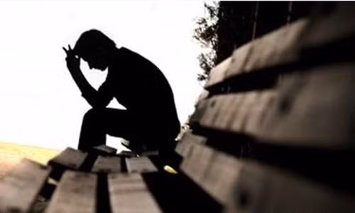 Am anh qua khu va nhung nguoi dan ong cua vo