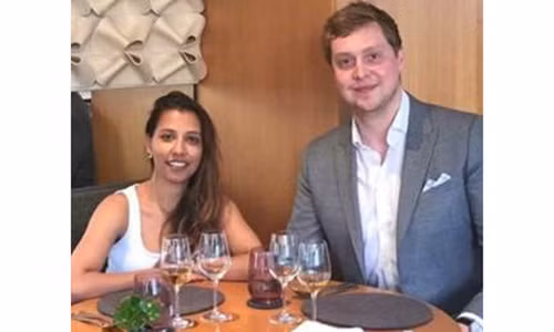 Chris Jeanes (27 tuổi) và bạn gái Casey Kinchella (28 tuổi). Ảnh: NVCC