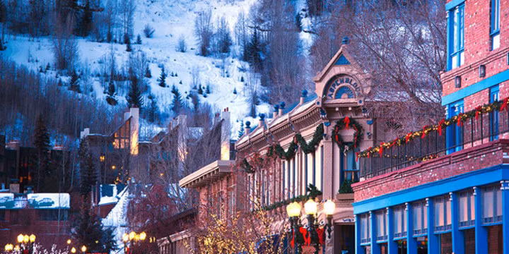 Aspen, Colorado: Malia Obama được nhìn thấy cùng với bạn bè vào đầu năm nay tại một nhà hàng trong khu trượt tuyết của Aspen, nhưng cô không phải là cái tên nổi tiếng duy nhất đến khu nghỉ dưỡng sang trọng này. Kate Hudson, Mariah Carey và Will Smith cũng đã từng đến đây.