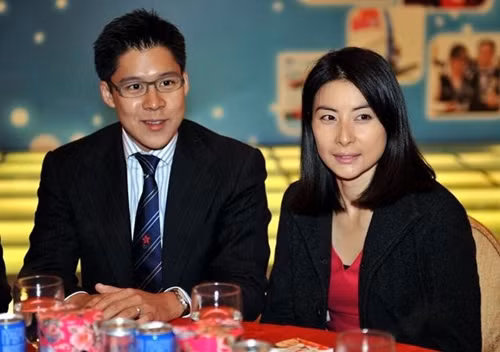 Sau khi kết hôn, cô xuất hiện cùng chồng trong một sự kiện với phong cách giản dị, kín đáo.