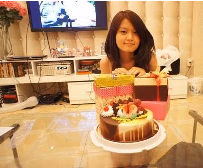 Như Quỳnh thừa hưởng nét đẹp của mẹ nên sở hữu gương mặt xinh xắn nhưng vóc dáng nhỏ nhắn.