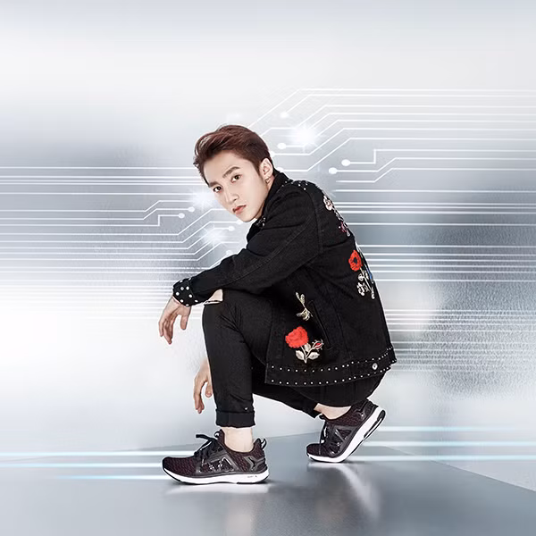 Hình ảnh của nam ca sĩ 9X không chỉ dành được sự mến mộ từ khán giả hâm mộ mà còn tạo nên những nguồn cảm hứng nghệ thuật và sáng tạo đối với giới trẻ. Bộ ảnh mới của Sơn Tùng M-TP được thực hiện bởi nhiếp ảnh gia Milor Trần, makeup Đỗ Hoàng Vũ, hair Gill, stylist Phạm Bảo Luận.