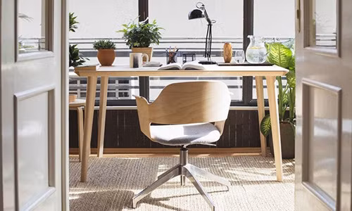 Meo chon ban lam viec giup su nghiep gia chu thang tien am am