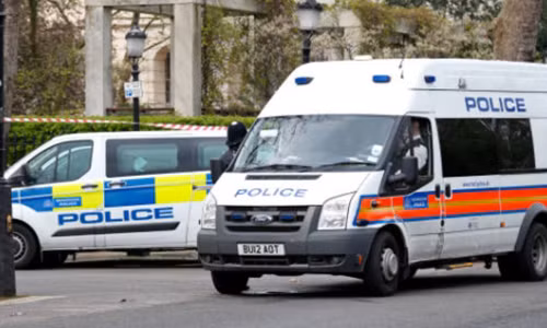 Be gai 14 tuoi bi ham hiep suot 4 tieng trong cong vien giua ban ngay