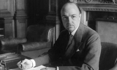John Profumo, tân Bộ trưởng chiến tranh Anh tại Văn phòng chiến tranh vào năm 1960, trước khi xảy ra vụ bê bối tình ái giữa ông với Christine Keeler.