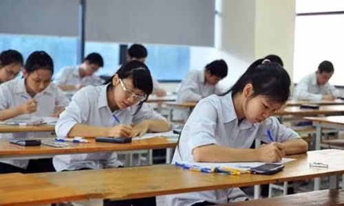 Choang voi noi dung bai van dai hoc duy nhat dat diem tuyet doi