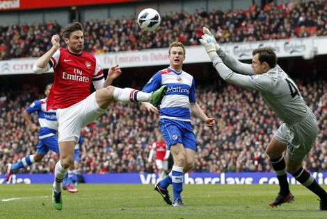 Taylor cản phá cú sút của Olivier Giroud (Arsenal) trong màu áo Reading năm 2013.