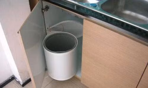 Thung rac dung bao gio de o vi tri nay keo tai loc di het