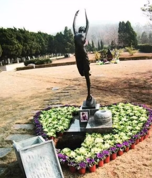 Nhung ngoi mo dep nhu tuyet tac nghe thuat cua sao the gioi-Hinh-3