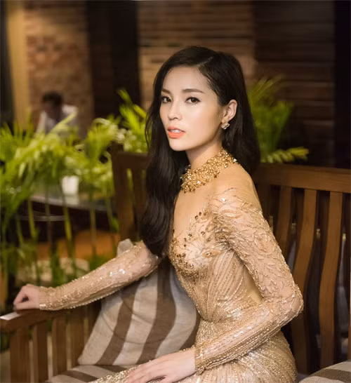 Nhiều lần khuôn mặt Kỳ Duyên có dấu hiệu thay đổi tới mức khó nhận ra.