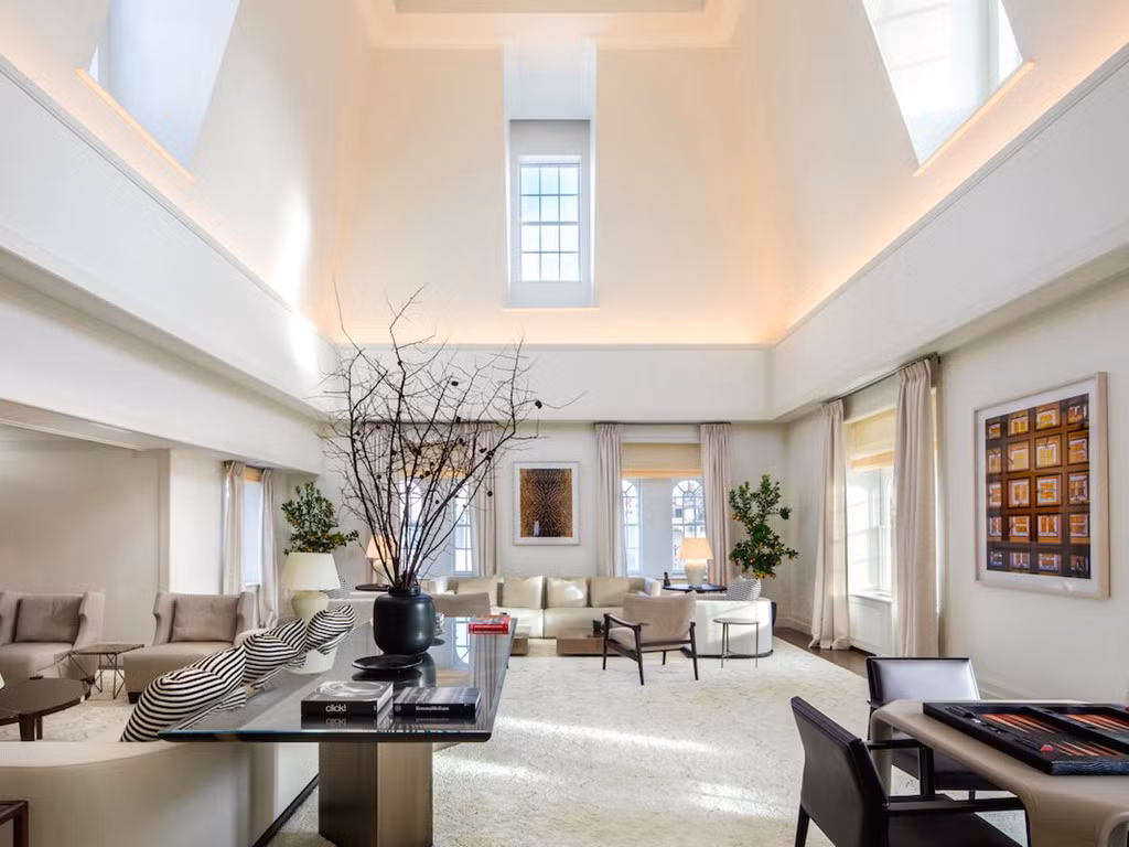 Phòng Grand Penthouse, khách sạn The Mark, New York, Mỹ: Với diện tích hơn 1.100 m2 và giá thuê 75.000 USD (1,7 tỷ đồng) một đêm, đây là một trong những phòng khách sạn lớn nhất khu Manhattan. Ảnh: Themark.