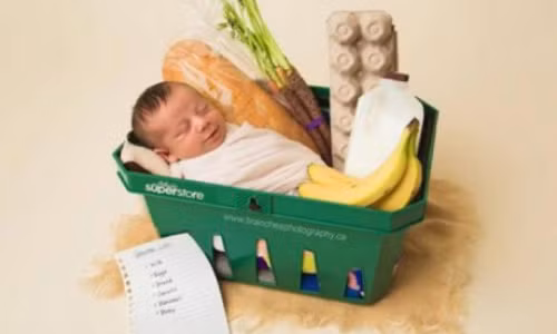 De roi con trong sieu thi, nguoi me moi biet minh mang thai