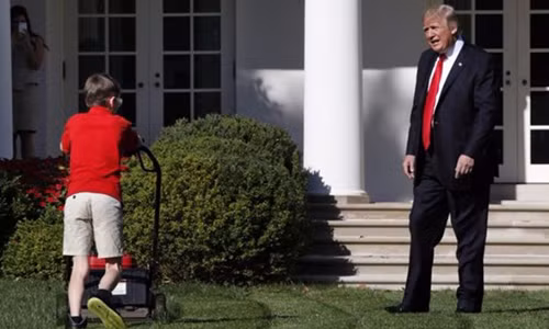 Cau be 11 tuoi, xin viec cat co tai Nha Trang