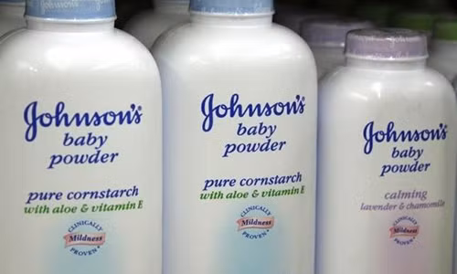 Johnson & Johnson bi kien va phai boi thuong cho nguoi tieu dung