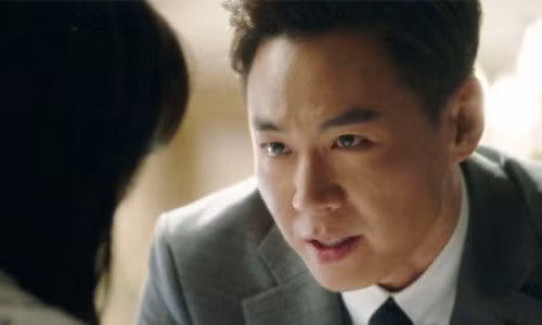 Su that tro treu ve hai chiec ve may bay trong tui xach cua vo