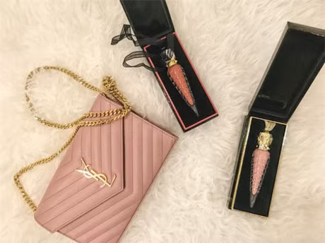 Hai cây son có giá gần 6 triệu đồng.