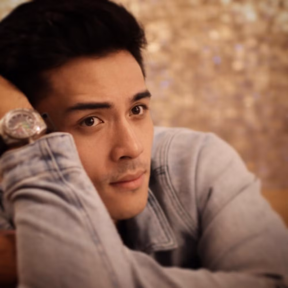 Nhưng Xian Lim lại nổi tiếng hơn nhờ sự nghiệp phim ảnh. Sau vài năm được giao vai phụ, đến năm 2011, anh được nhận vai chính trong bộ phim "My Binondo Girl" (tựa Việt: Giấc mơ của Jade).