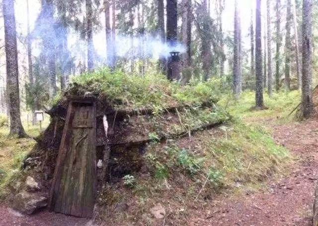 Tuy mang phong cách rùng rợn, điều kiện vật chất thiếu thốn và mức giá nghỉ qua đêm cắt cổ nhưng hiện nay, khách sạn sinh thái này vẫn thu hút đông đảo du khách muốn thử thách lòng dũng cảm.