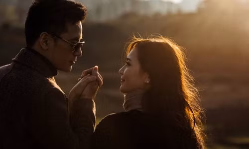 Chồng ngỡ ngàng với lí do cô hàng xóm đuổi đánh vợ Chong ngo ngang voi li do co hang xom duoi danh vo