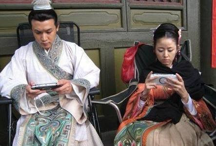 Lâm Tâm Như cũng chẳng kém Angela Baby về khoản nghiện game.