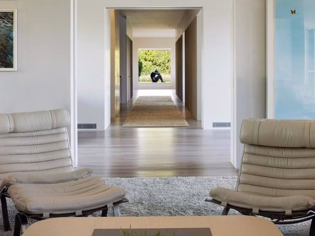 Căn nhà có 7 phòng ngủ và 9 phòng tắm.